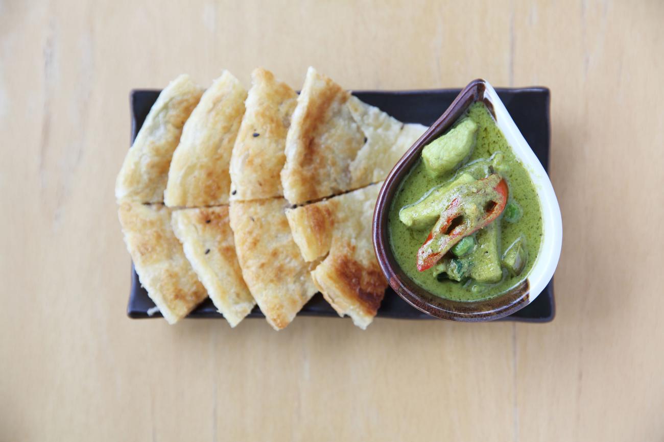 Roti with green curry